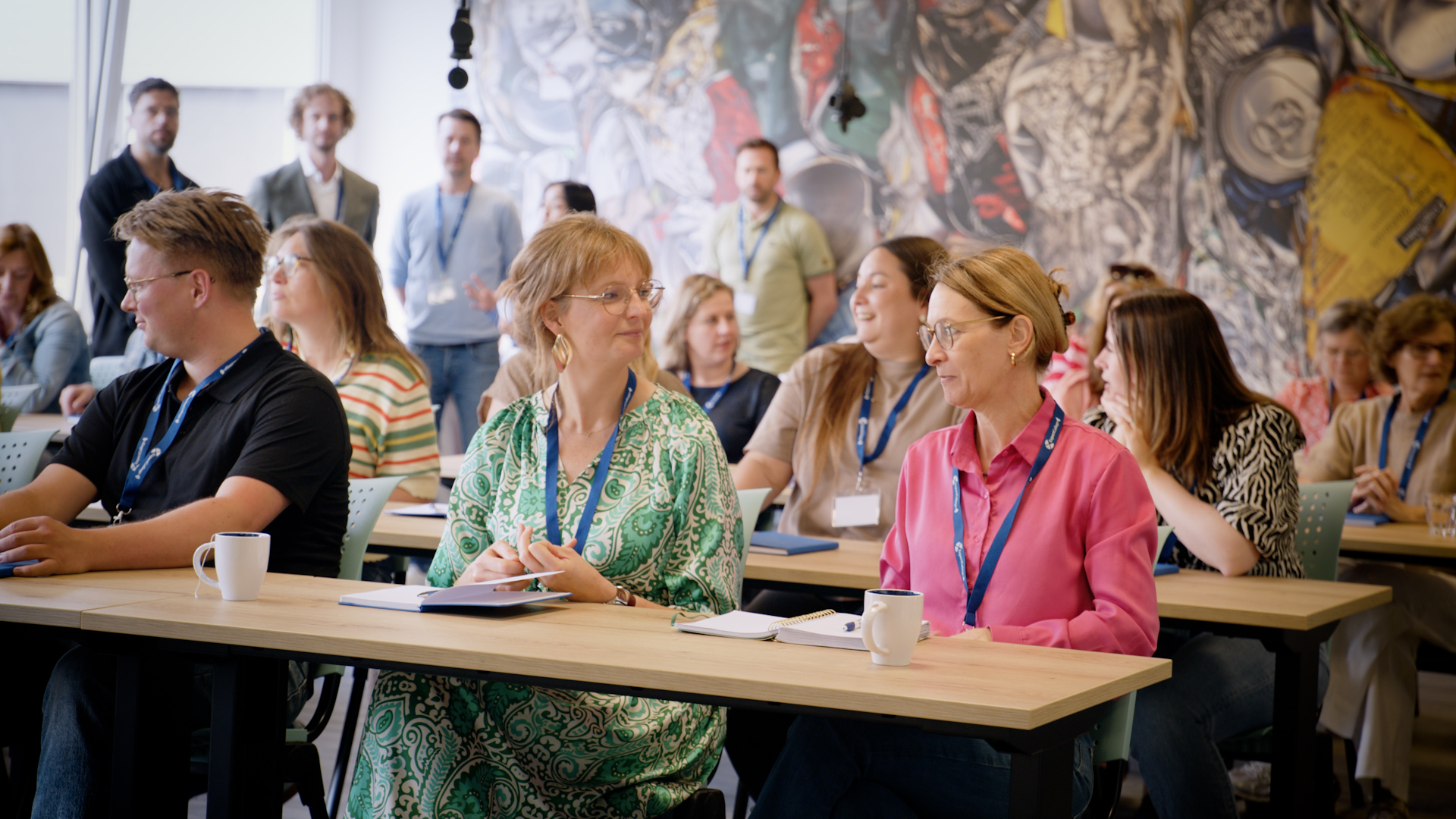 Deelnemers aan tafels tijdens een eerdere kennismiddag van ExpertCollege